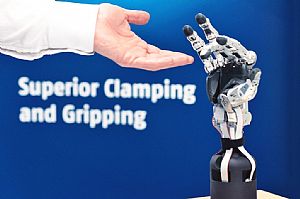 Symposium examines new potentials of service robotics 